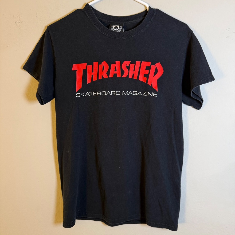 Thrasher Skateboard Magazine Graphic T-Shirt Mens Small Black‎ Red Logo Tee